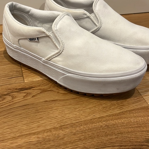 Vans Unisex Asher Platform Sneaker - Slip On - Picture 4 of 13